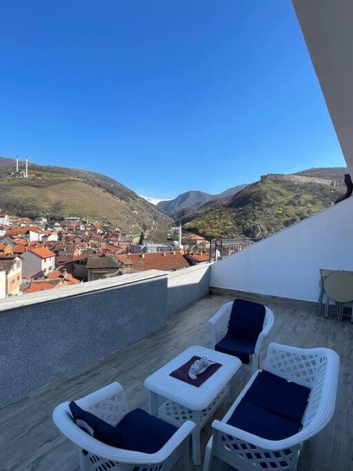 프리즈렌 Penthouse With Castle View 아파트 외부 사진